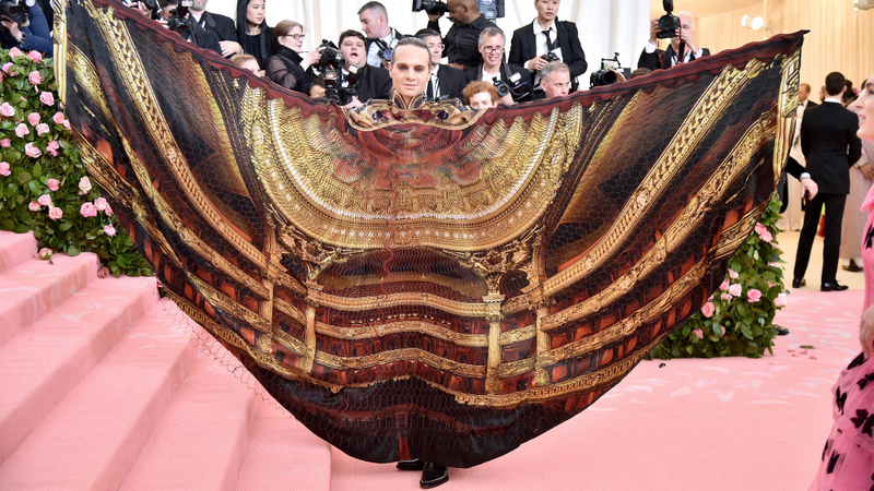 Illustration for article titled Elites Go Camping: Every Look from the 2019 Met Gala Red Carpet